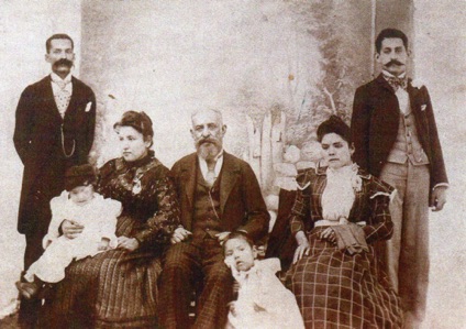 Pablo Frias and family c. 1903.